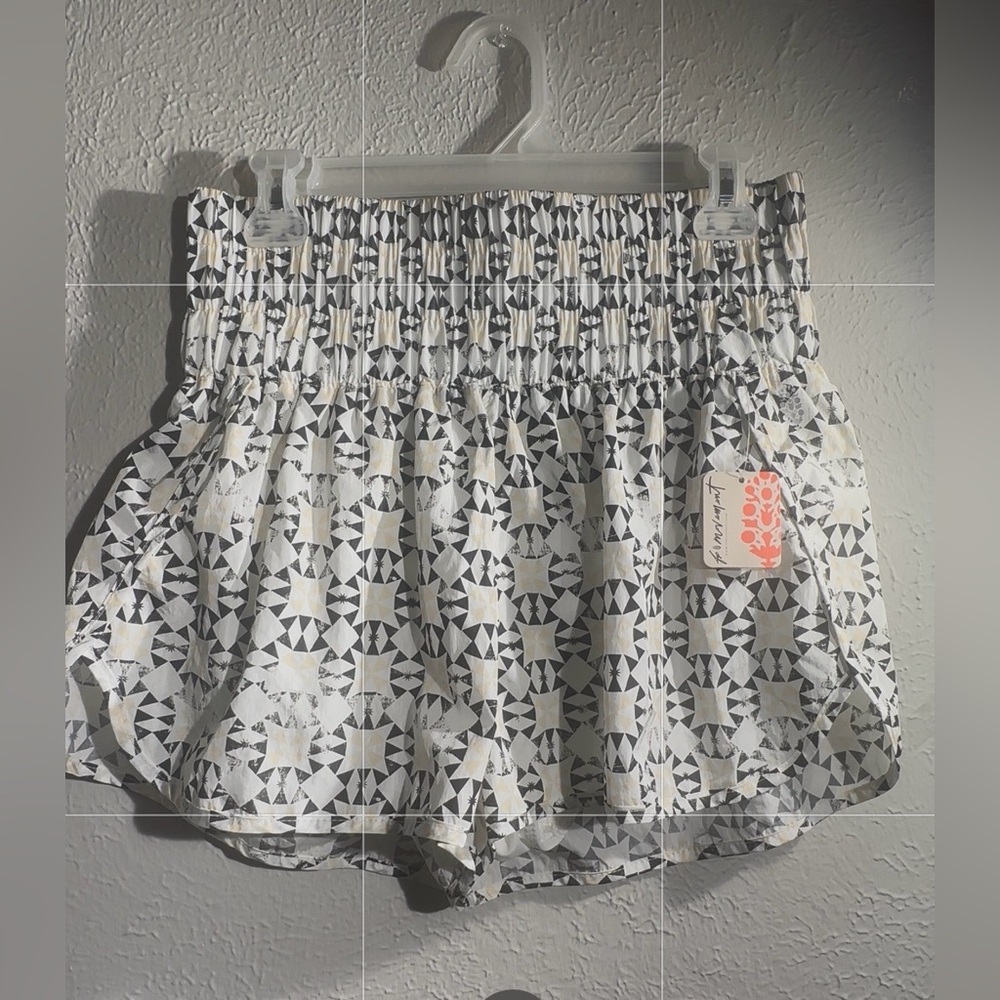 Free People. FP Movement Shorts "The Way Home" – Geometric Print.size L - Picture 9 of 17